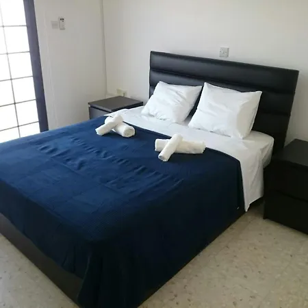 Stella Court * Polis