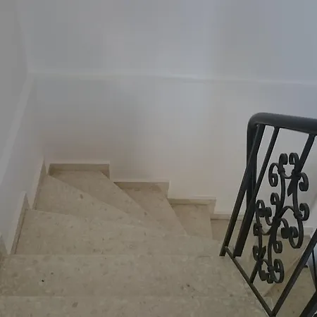 Stella Court Lägenhet Polis