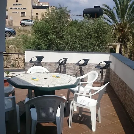 Stella Court * Polis
